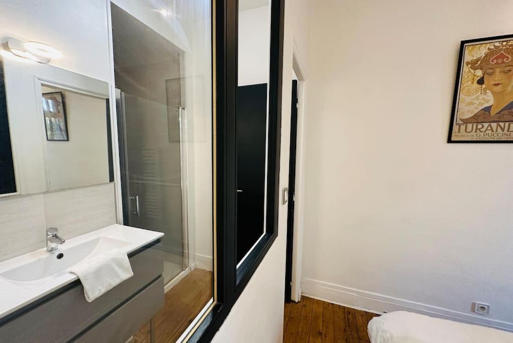 Standing Apartment T2 Near The Train Station And Tours Exterior photo