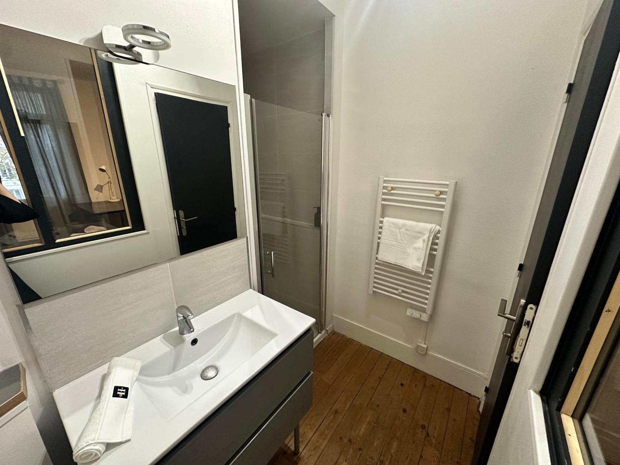 Standing Apartment T2 Near The Train Station And Tours Exterior photo